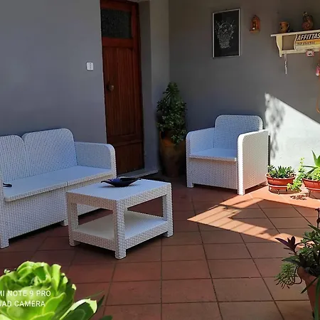 Appartement Home, Graziosa E Accogliente Con Spazio Esterno Privato, Servito Di Bus Per Le Spiagge *