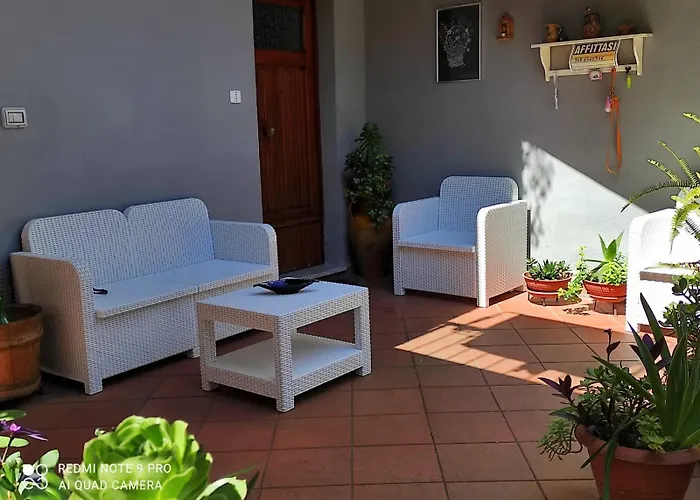 Apartment Home, Graziosa E Accogliente Con Spazio Esterno Privato, Servito Di Bus Per Le Spiagge *